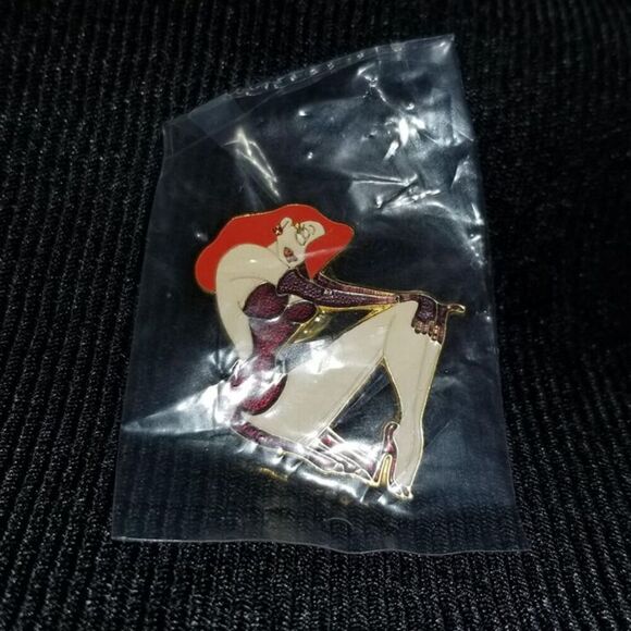 Disney Pin Jessica Rabbit Seated 599 PP599 Sexy Pose Pin-up Gold RARE Vintage - Picture 3 of 3